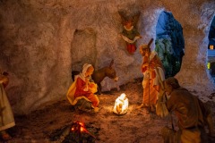 Presepe 2019 - Nella grotta nasce il Dio Bambino, il mondo rinasce nell'amore