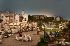Presepe-2024-Uno-di-noi-e-Dio-lEmanuele-5