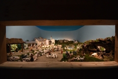 Presepe-2024-Uno-di-noi-e-Dio-lEmanuele-7