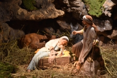 Presepe-2024-Uno-di-noi-e-Dio-lEmanuele-8